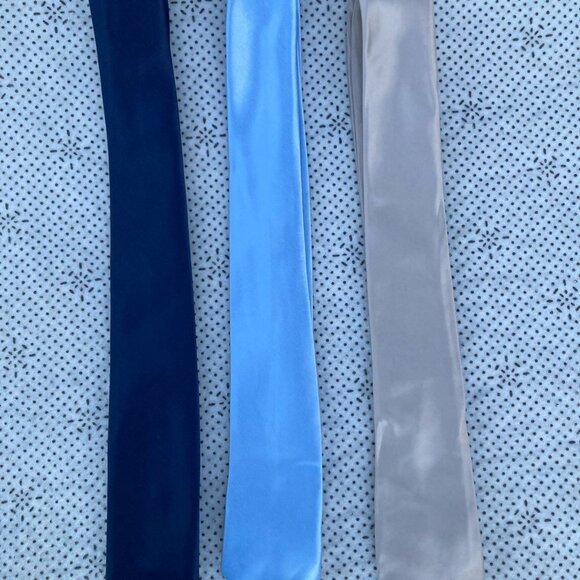 Lot of 3 Formal Slim Neckties Skinny Navy Blue Sky Blue and Dark & Silver Tie - Picture 3 of 7